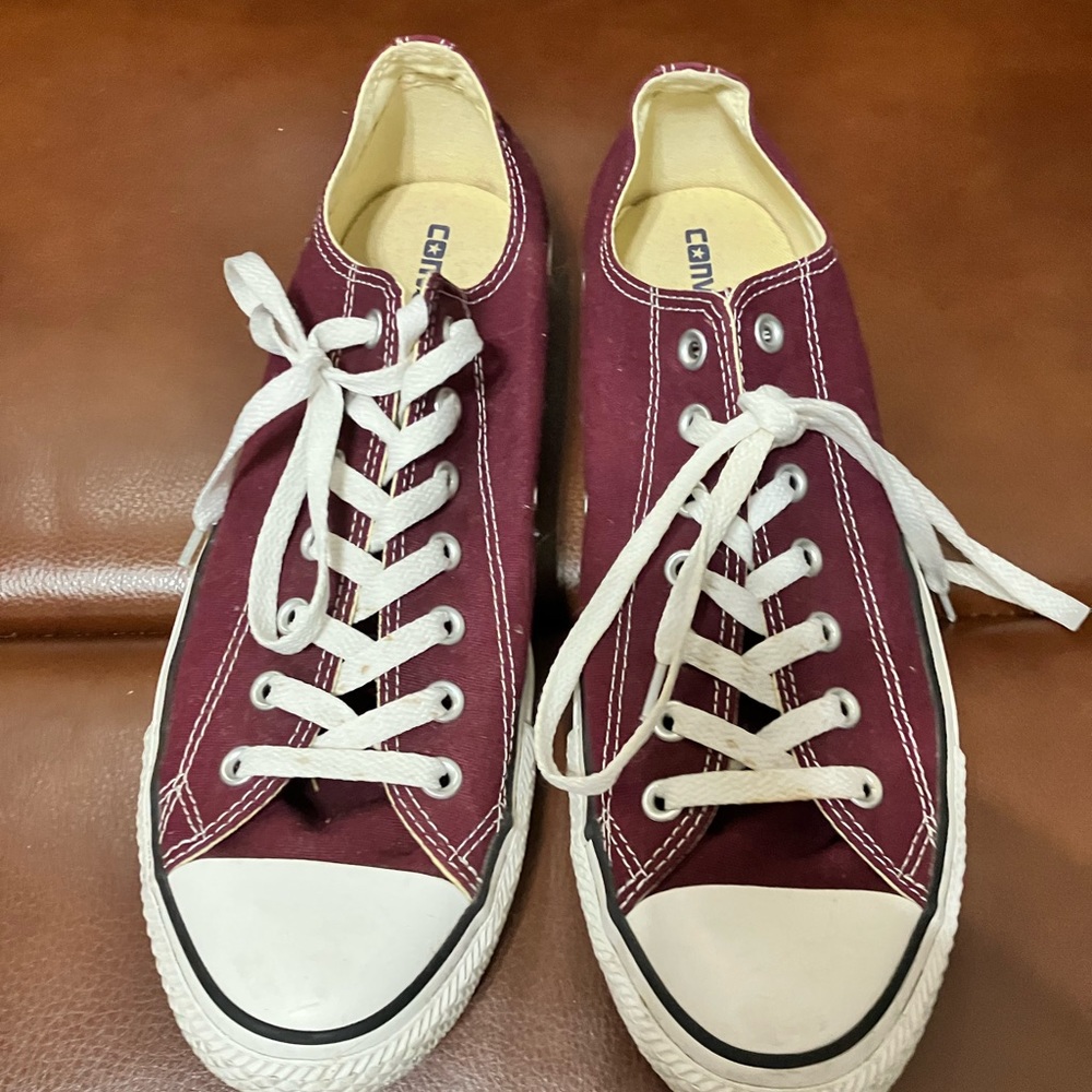 Converse Tennis Shoes